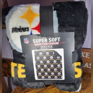 Pittsburgh Steelers NFL Super Soft Faux Fur Throw - Black & Yellow